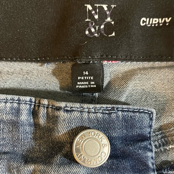 FLASH SALE ‼️ NWOT NY&C Curvy Sculpting Bootcut Jeans Size 14P - Picture 3 of 5